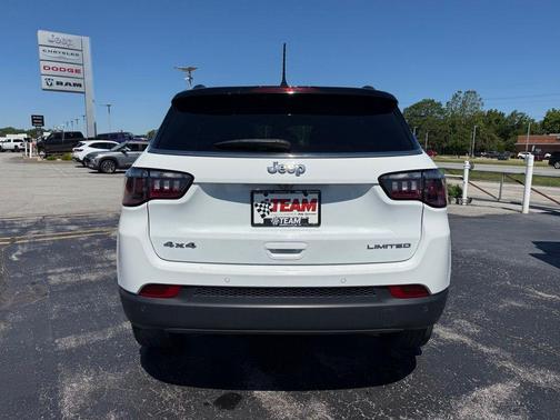 Bright White Clearcoat 2024 Jeep Compass Limited