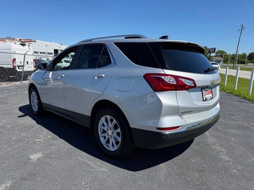 Silver Ice Metallic 2021 Chevrolet Equinox 1LT