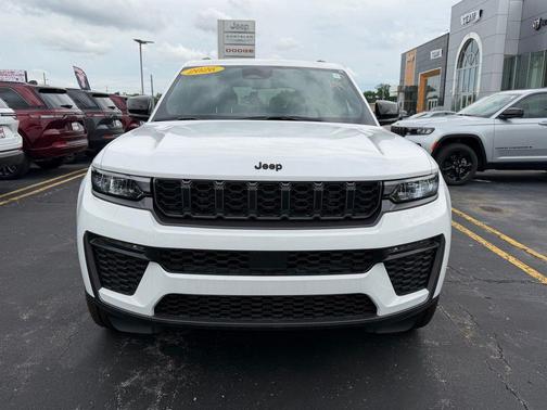 Bright White Clearcoat 2026 Jeep Grand Cherokee Limited