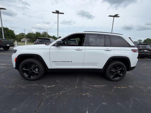 Bright White Clearcoat 2026 Jeep Grand Cherokee Limited