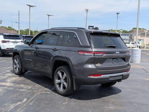 Baltic Gray Metallic Clearcoat 2022 Jeep Grand Cherokee Limited