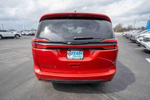 Red Hot Pearlcoat 2025 Chrysler Pacifica Limited