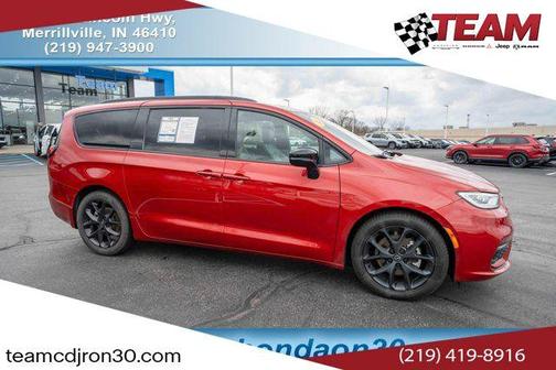 Red Hot Pearlcoat 2025 Chrysler Pacifica Limited