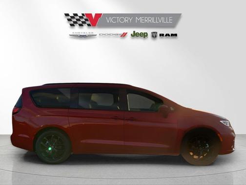 Red Hot Pearlcoat 2026 Chrysler Pacifica L