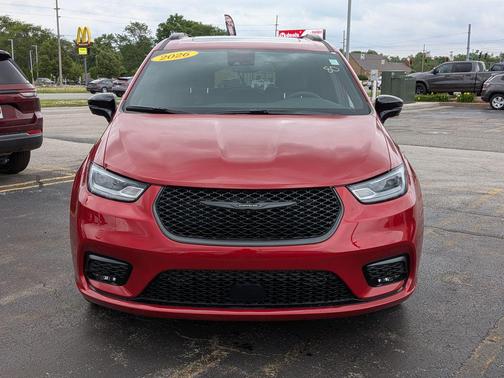 Red Hot Pearlcoat 2026 Chrysler Pacifica L