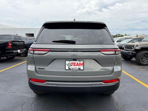 Sting-Gray Clearcoat 2027 Jeep Grand Cherokee Limited
