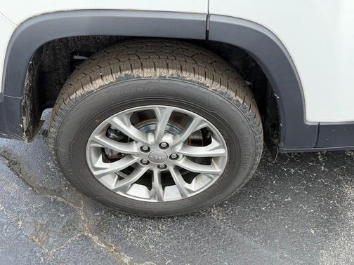 Bright White Clearcoat 2021 Jeep Cherokee Latitude Lux