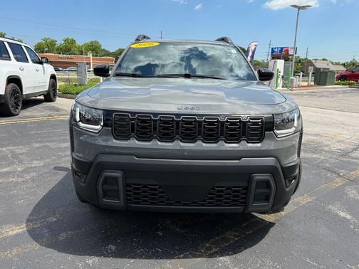 Sting-Gray Clearcoat 2026 Jeep Cherokee Laredo 4x4