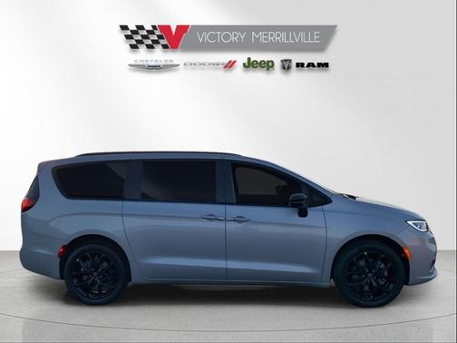 Silver Mist Clearcoat 2026 Chrysler Pacifica L