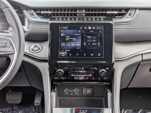 Baltic Gray Metallic Clearcoat 2023 Jeep Grand Cherokee Altitude
