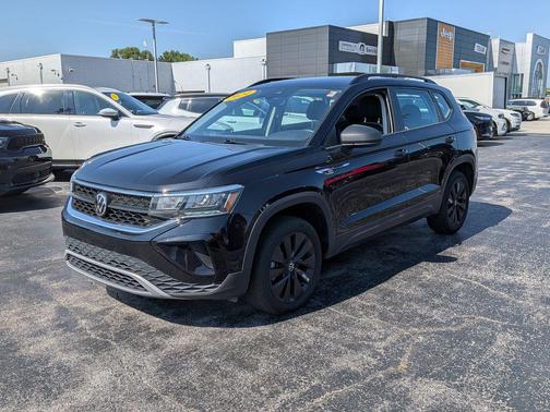 Deep Black Pearl 2024 Volkswagen Taos 1.5T S