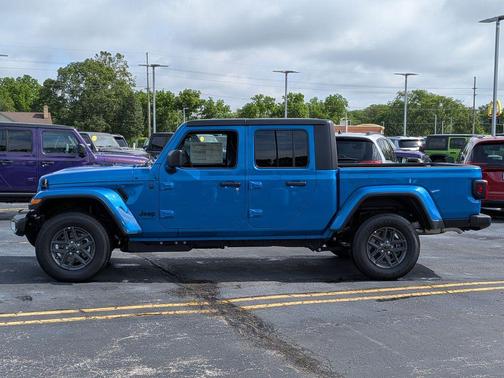 Hydro Blue Pearlcoat 2026 Jeep Gladiator Sport S