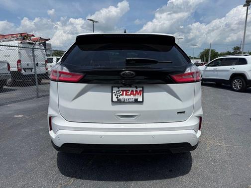 Oxford White 2023 Ford Edge SE