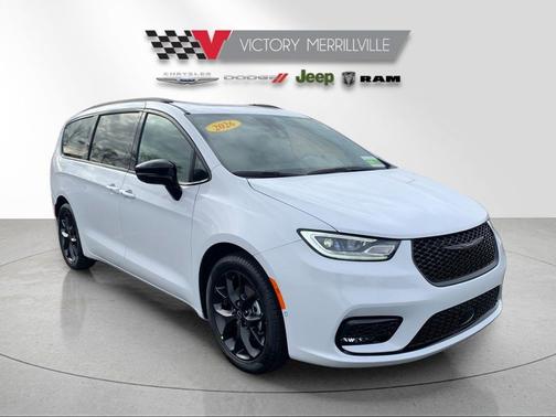 Bright White Clearcoat 2026 Chrysler Pacifica L