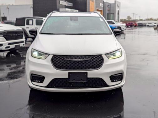 Bright White Clearcoat 2025 Chrysler Pacifica Limited