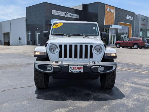 Bright White Clearcoat 2021 Jeep Wrangler Unlimited Sahara