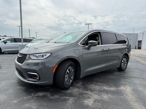 Ceramic Gray Clearcoat 2022 Chrysler Pacifica Hybrid Touring L