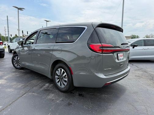 Ceramic Gray Clearcoat 2022 Chrysler Pacifica Hybrid Touring L