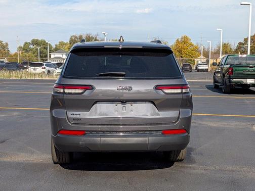 Baltic Gray Metallic Clearcoat 2023 Jeep Grand Cherokee L Altitude
