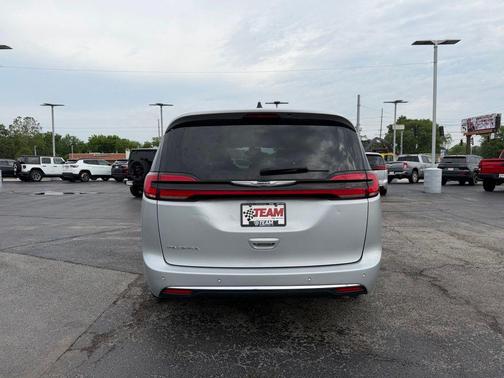 Silver Mist Clearcoat 2024 Chrysler Pacifica Touring L
