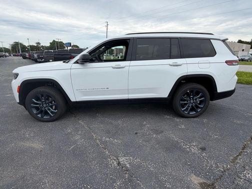 Bright White Clearcoat 2026 Jeep Grand Cherokee Limited