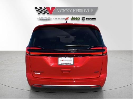 Red Hot Pearlcoat 2026 Chrysler Pacifica L