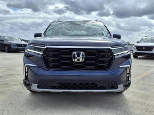 2025 Honda Pilot Touring 8-Passenger