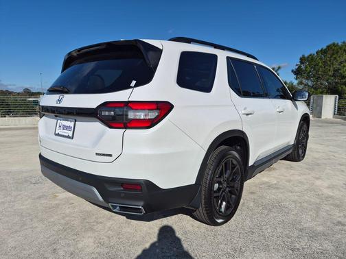 2025 Honda Pilot Touring 8-Passenger