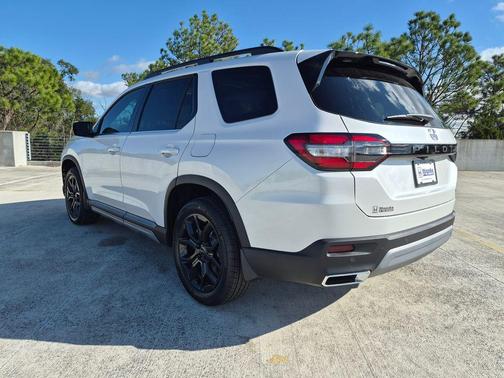 2025 Honda Pilot Touring 8-Passenger