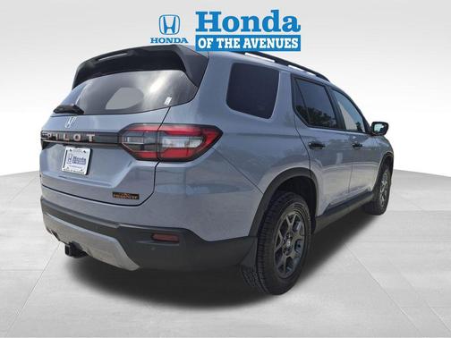 Sonic Gray Pearl 2026 Honda Pilot TrailSport