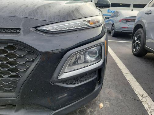 Ultra Black Pearl 2020 Hyundai KONA SE