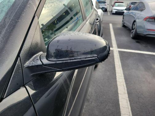 Ultra Black Pearl 2020 Hyundai KONA SE