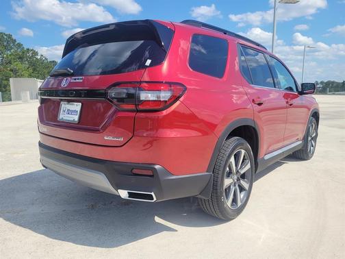 2025 Honda Pilot Touring 8-Passenger