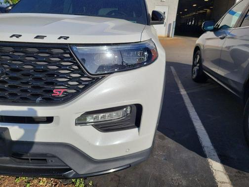 White Metallic 2021 Ford Explorer ST