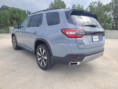 2025 Honda Pilot Touring 8-Passenger