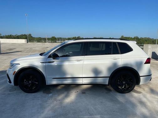 2023 Volkswagen Tiguan 2.0T SE R-Line Black