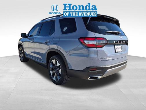 Sonic Gray Pearl 2026 Honda Pilot Touring 8-Passenger