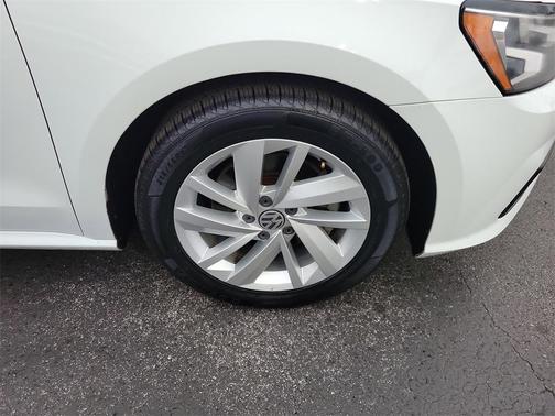 2018 Volkswagen Passat 2.0T SE