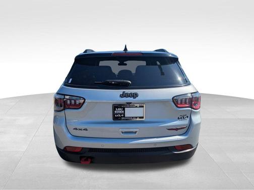 Silver Zynith Metallic Clearcoat 2024 Jeep Compass Trailhawk