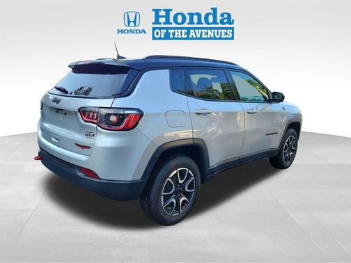 Silver Zynith Metallic Clearcoat 2024 Jeep Compass Trailhawk