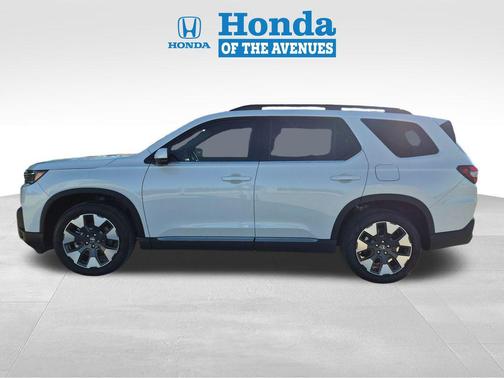 Platinum White Pearl 2026 Honda Pilot Touring 8-Passenger