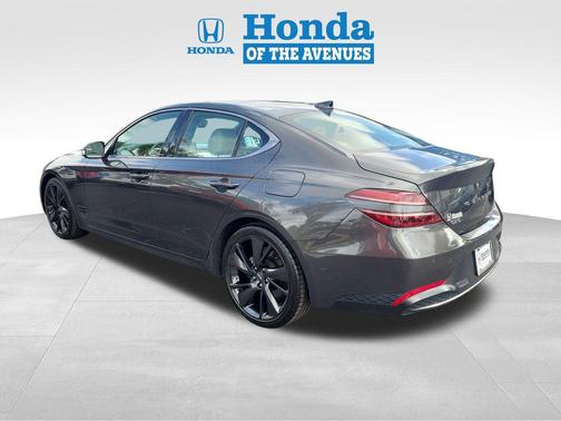 Makalu Gray 2023 Genesis G70 2.0T RWD