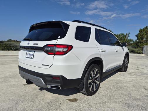 2025 Honda Pilot Touring 8-Passenger