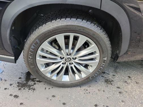 Midnight Black Metallic 2021 Toyota Highlander Platinum