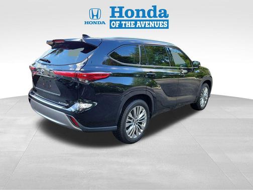 Midnight Black Metallic 2021 Toyota Highlander Platinum