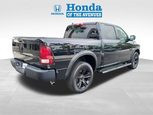 Diamond Black Crystal Pearlcoat 2022 RAM 1500 Classic Warlock Crew Cab 4x4 5'7' Box