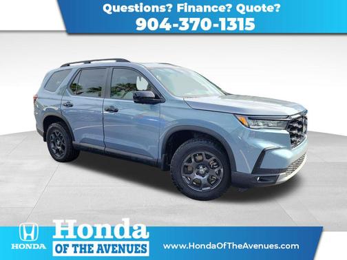 Sonic Gray Pearl 2025 Honda Pilot TrailSport