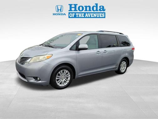 2011 Toyota Sienna XLE