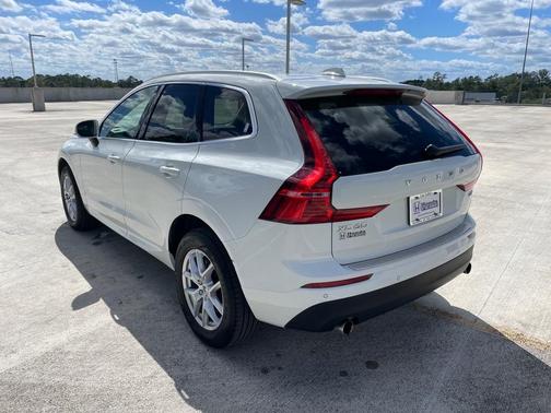 2021 Volvo XC60 T5 Momentum