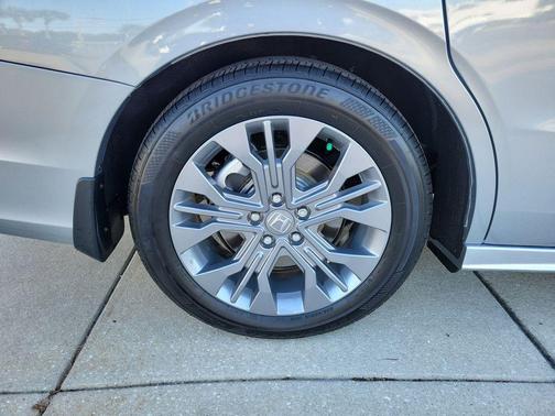 Solar Silver Metallic 2026 Honda Odyssey Touring